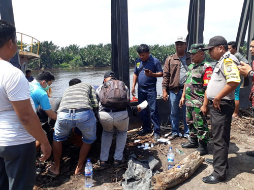 Terjepit di Tongkang Dermaga PT BDL, Kecamatan Gaung, Seorang Warga Meninggal